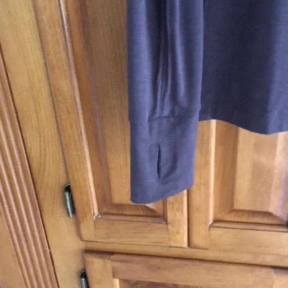 GapFit Athletic workout top. Plum shade. Breathable. Excellent condition. - Picture 3 of 6